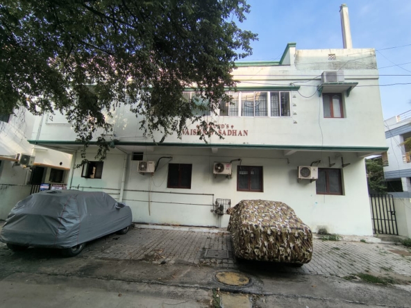 3BHK flat for sale in Thiru Nagar, Villivakkam with car parking and west-facing entrance