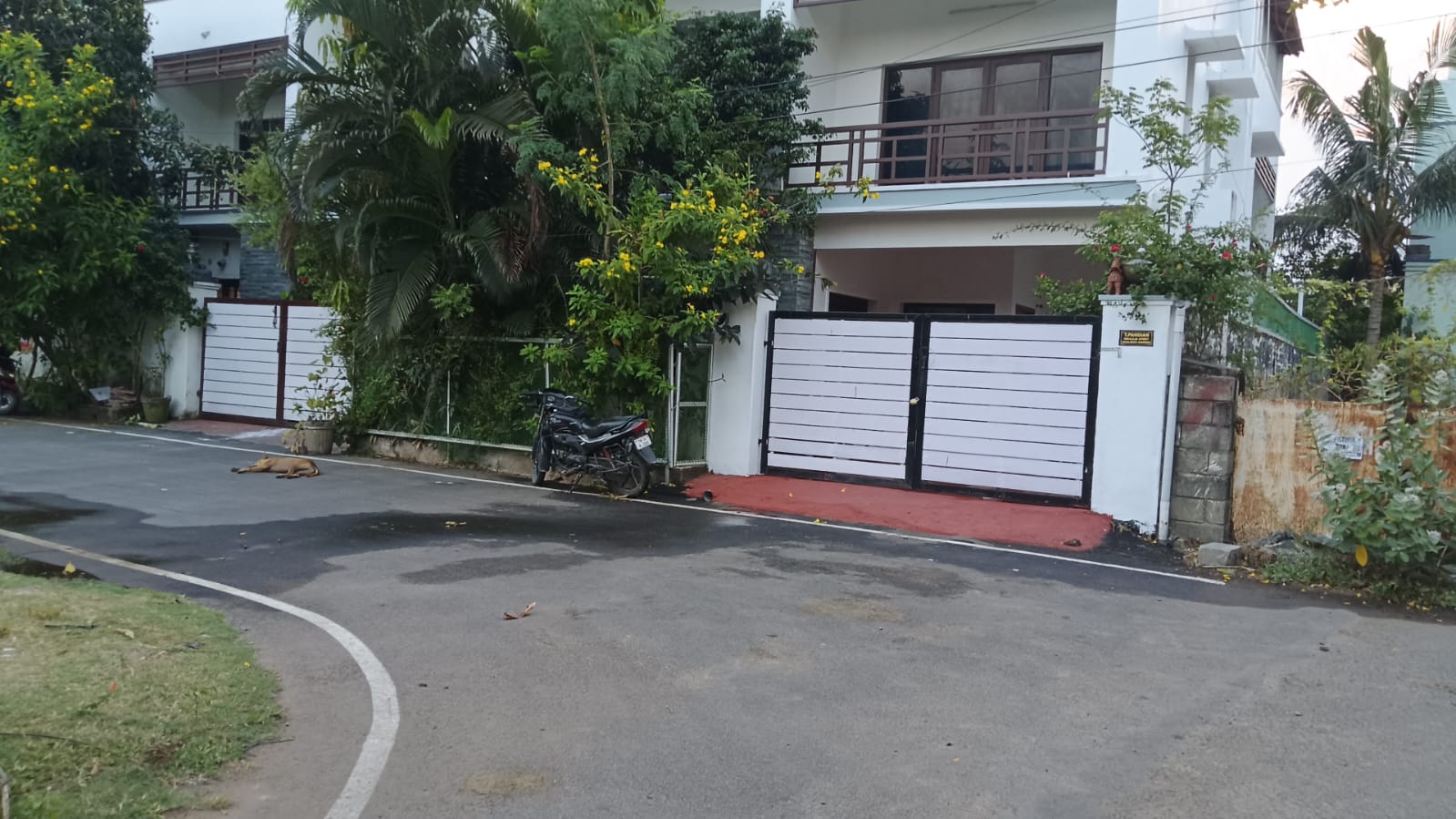 East-facing 4 BHK independent house for sale in Injambakkam ECR with car parking