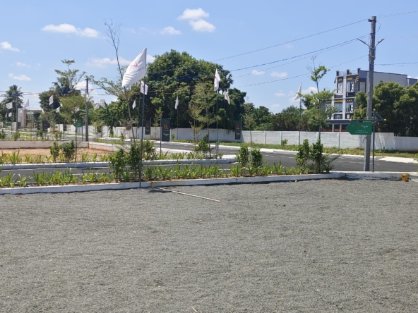 Plot for sale Kuthambakkam 800 sqft north facing 30 ft road — Elite Realtors
